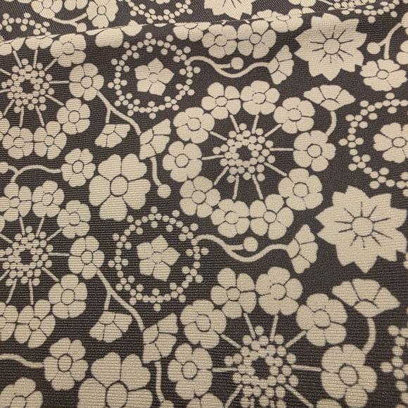 🌸 Lululemon Floral Crop Leggings Size 6 | Grey & White Print - Picture 2 of 10